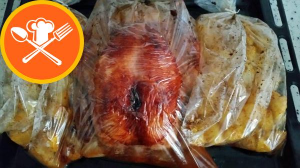 Ολόκληρο κοτόπουλο σε σακούλα φούρνου (πρέπει να δοκιμάσετε)